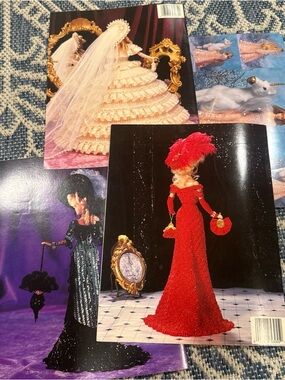 The product is a lot of 4 crochet collector fashion doll Paradise Publications